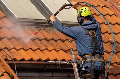 Démoussage et hydrofuge de toiture à Breux